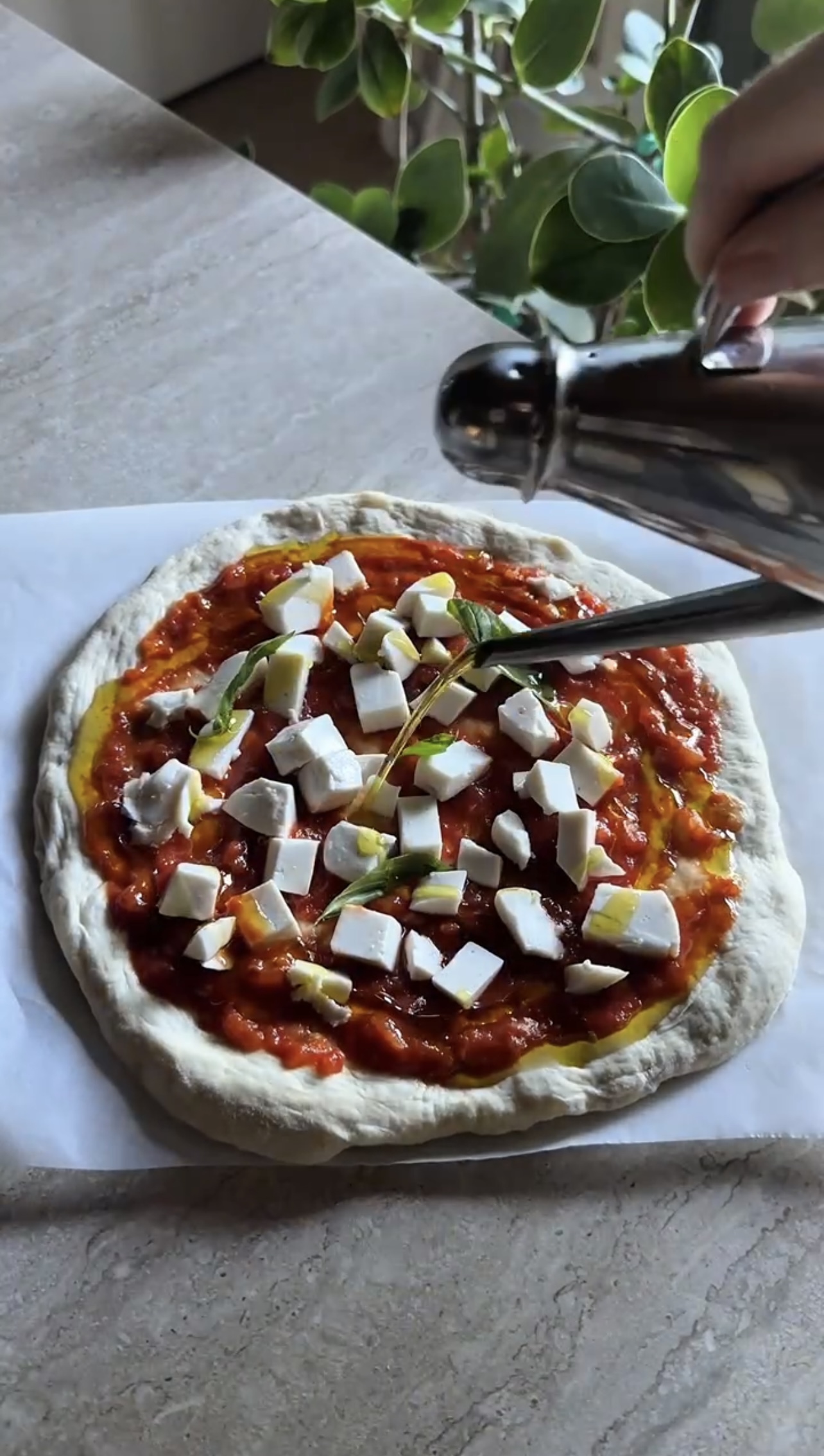 Pizza in friggitrice ad aria ricetta step 6