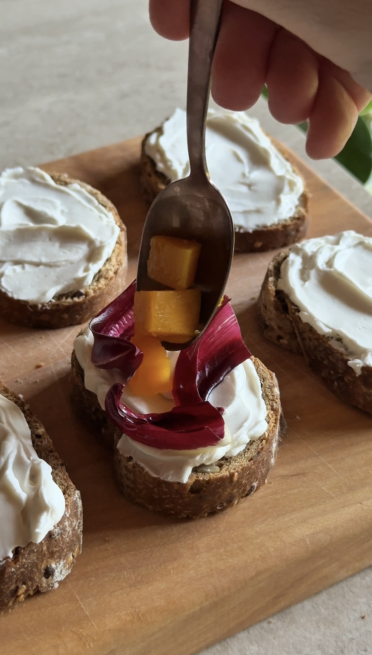 Bruschette al radicchio e zucca ricetta step 2