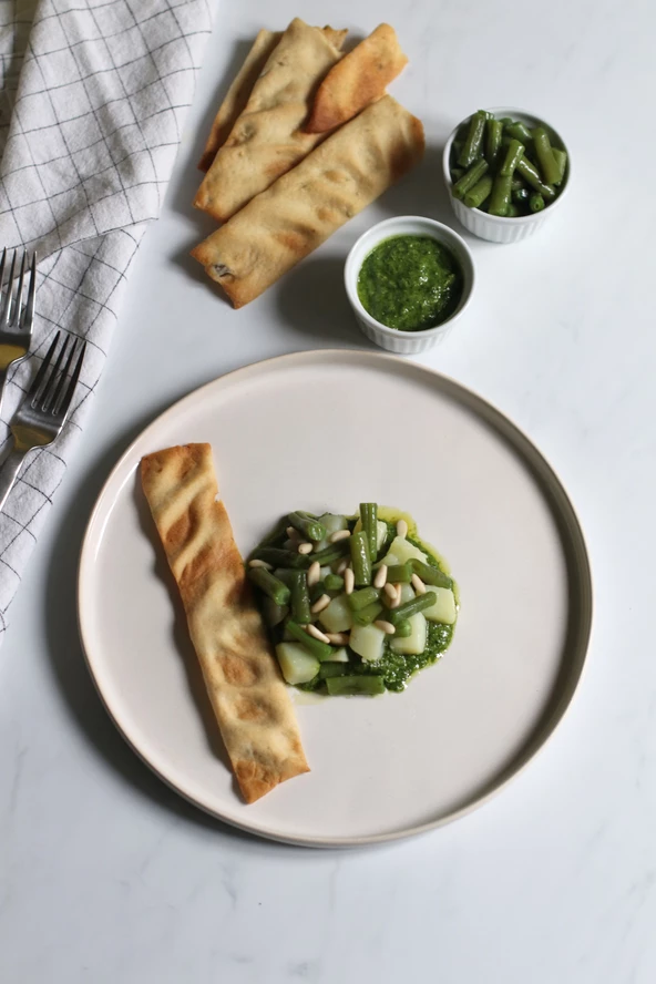 Insalata di patate e fagiolini su letto di pesto alla genovese ricetta step 3