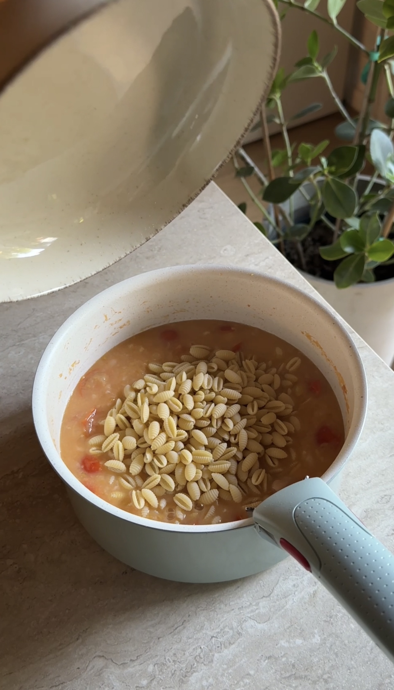 Pasta con pomodori e cannellini ricetta step 4