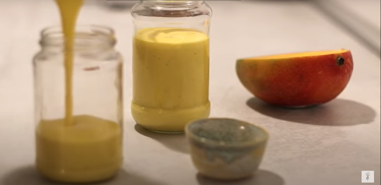 Smoothie con arancia, mango e curcuma ricetta step 2