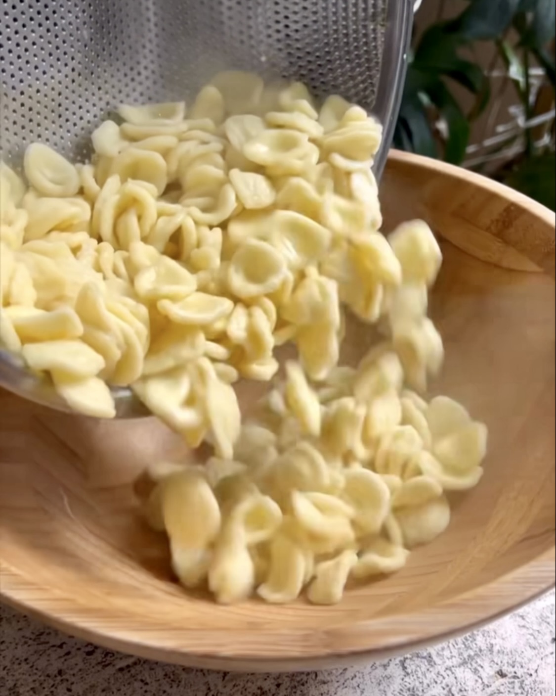 Orecchiette al pesto di mandorle e pomodorini ricetta step 2