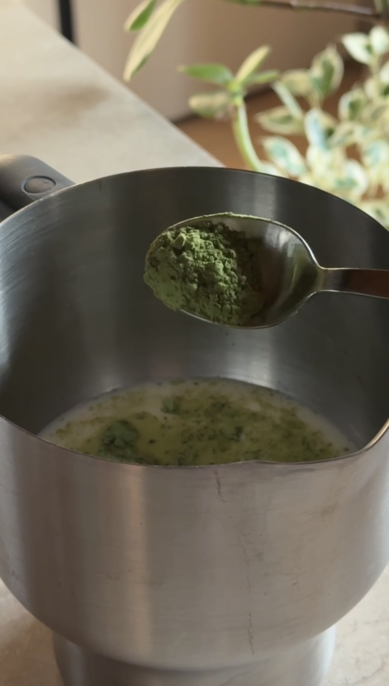 Lazy girl matcha latte ricetta step 1