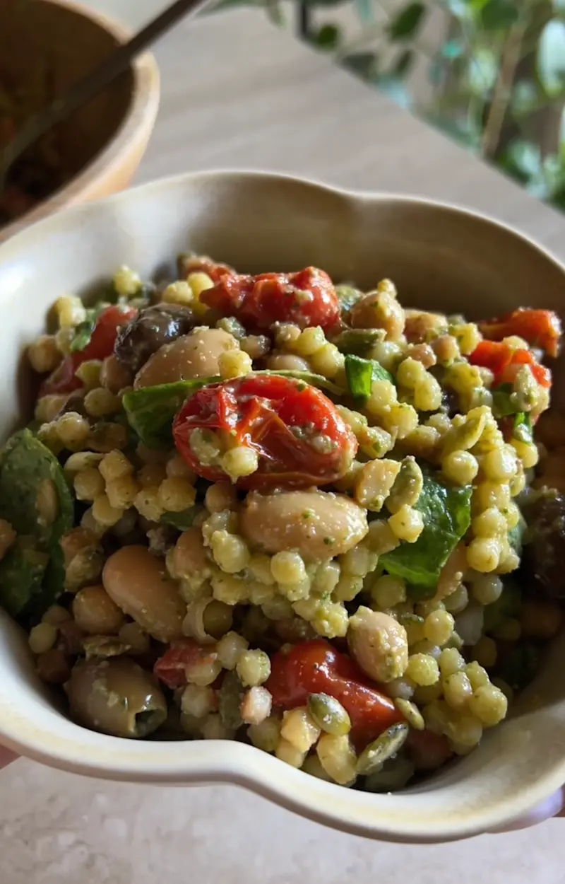 Mix di fregula e legumi al pesto ricetta