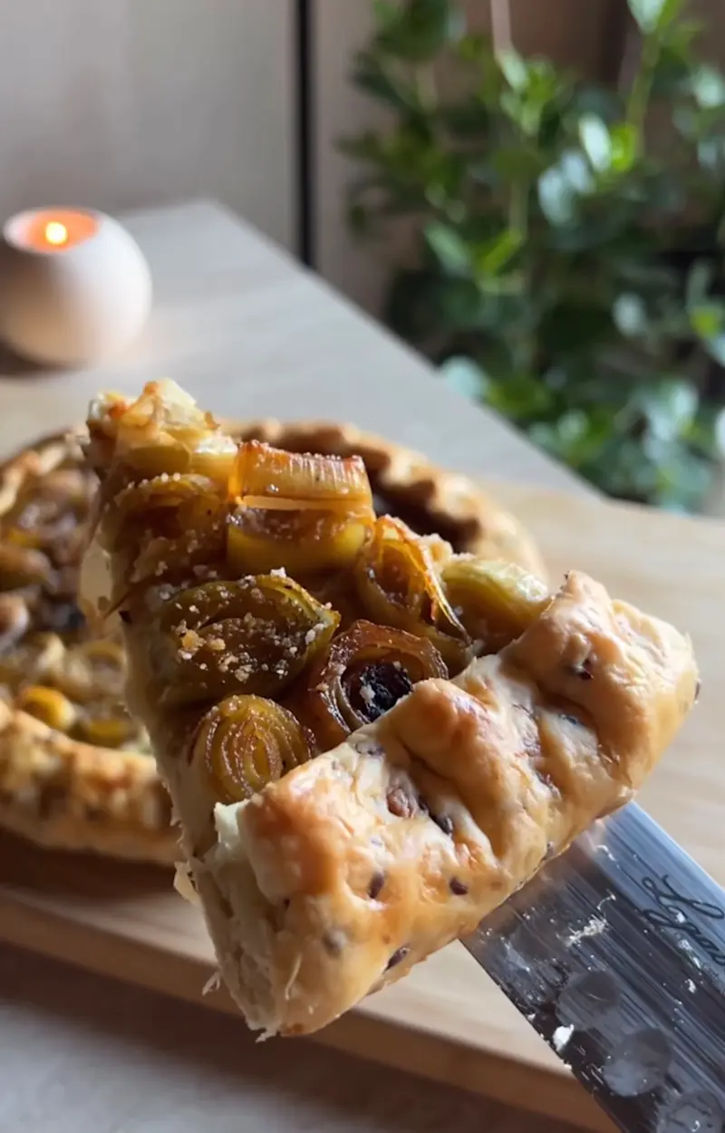 Torta ai porri caramellati ricetta