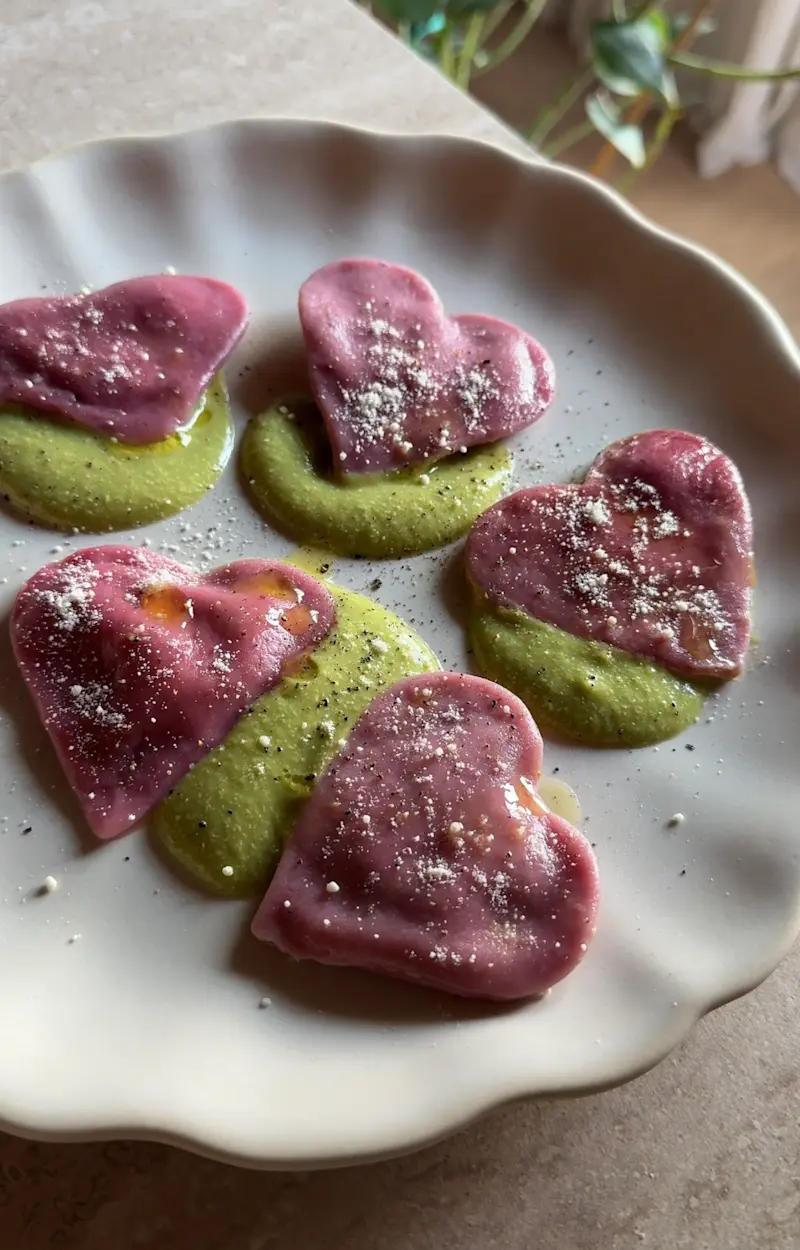 Ravioli di barbabietola alle erbe aromatiche ricetta