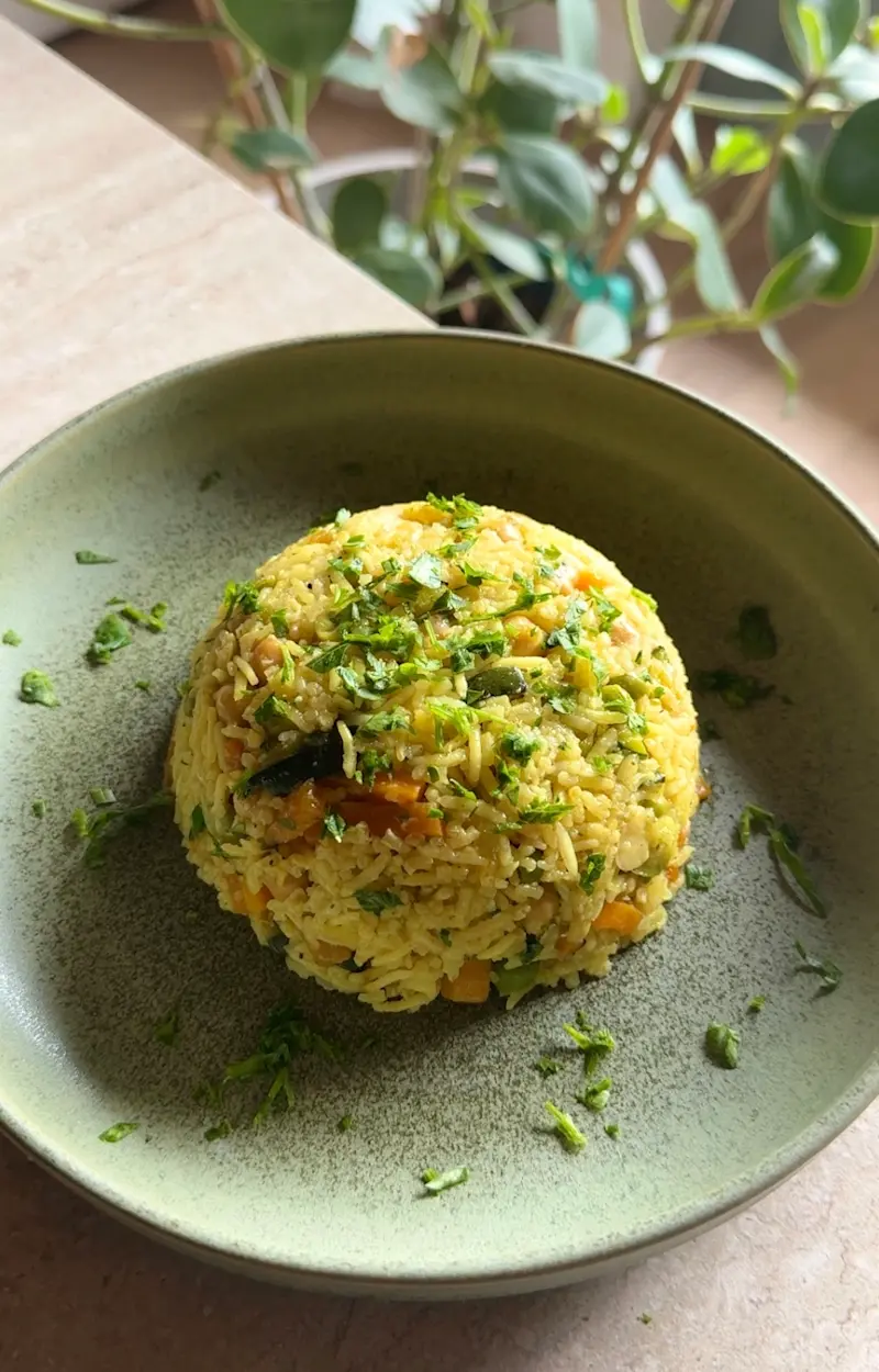 Riso speziato con verdure e legumi ricetta
