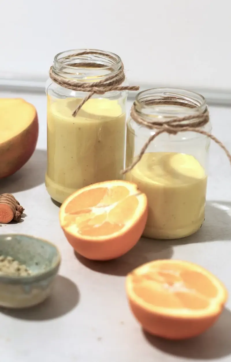 Smoothie con arancia, mango e curcuma  ricetta