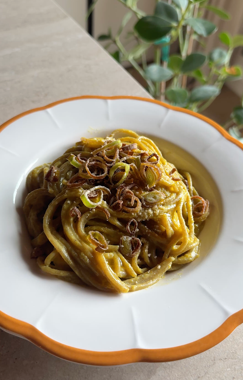 Spaghetti con crema di porri e zafferano ricetta