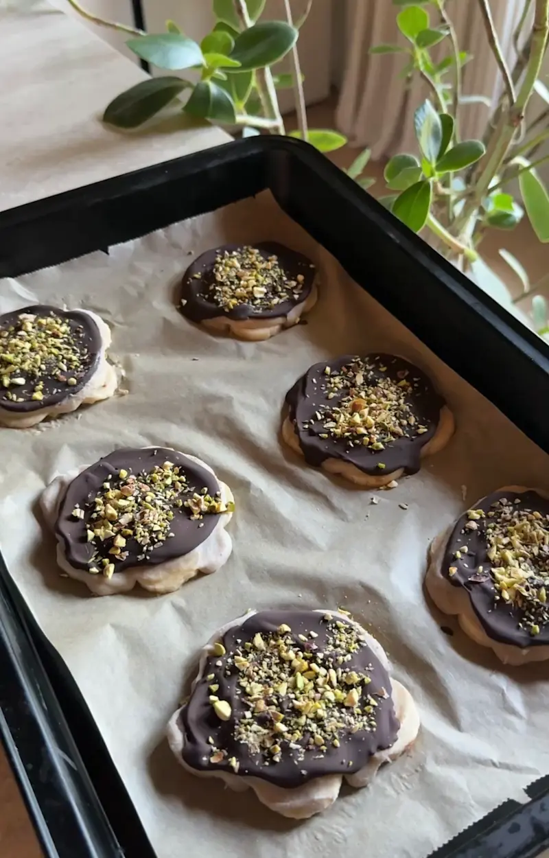 Fiorellini alla banana e cioccolato ricetta
