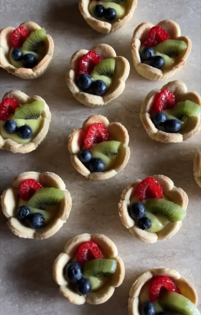Pasticcini alla frutta con crema pasticcera ricetta