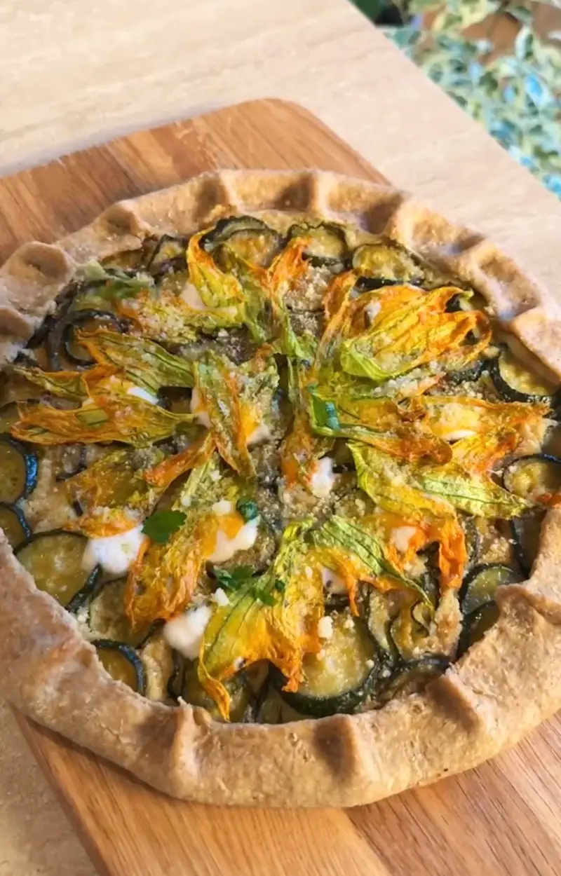 Torta salata con zucchine e fiori di zucca ricetta