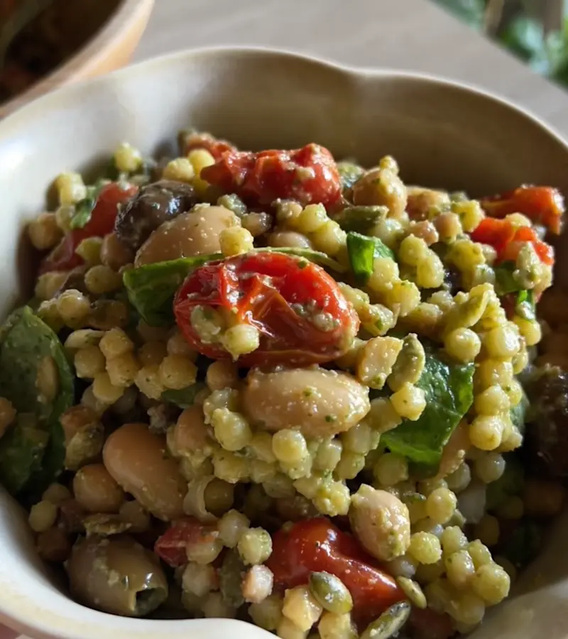 Mix di fregula e legumi al pesto ricetta