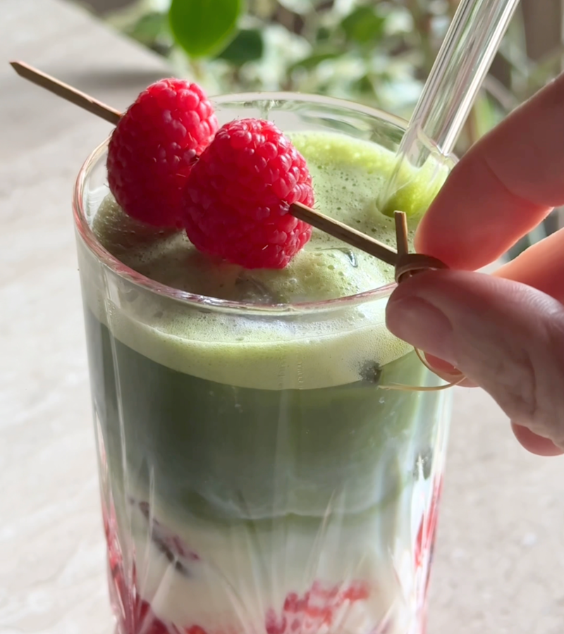 Iced matcha latte al lampone ricetta