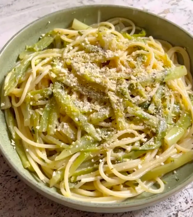 Spaghetti limone e puntarelle ricetta