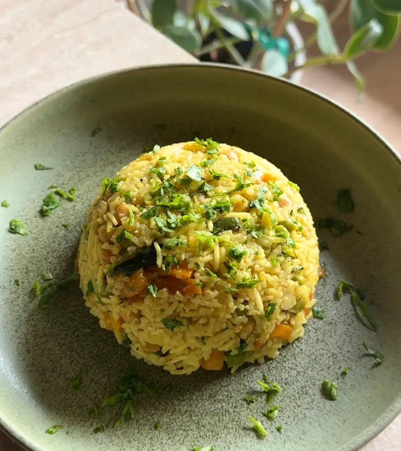 Riso speziato con verdure e legumi ricetta