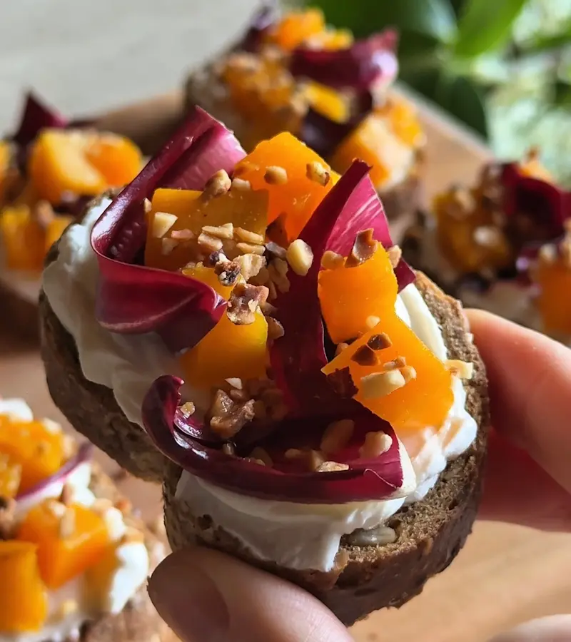 Bruschette al radicchio e zucca ricetta