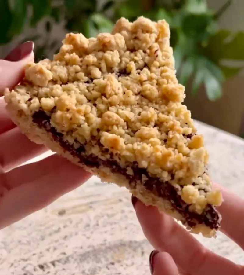 Torta sbrisolona ripiena di nocciolata ricetta