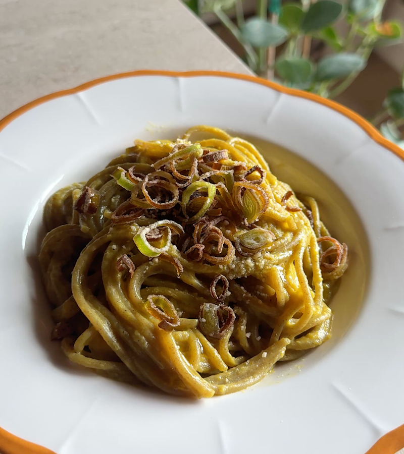 Spaghetti con crema di porri e zafferano ricetta