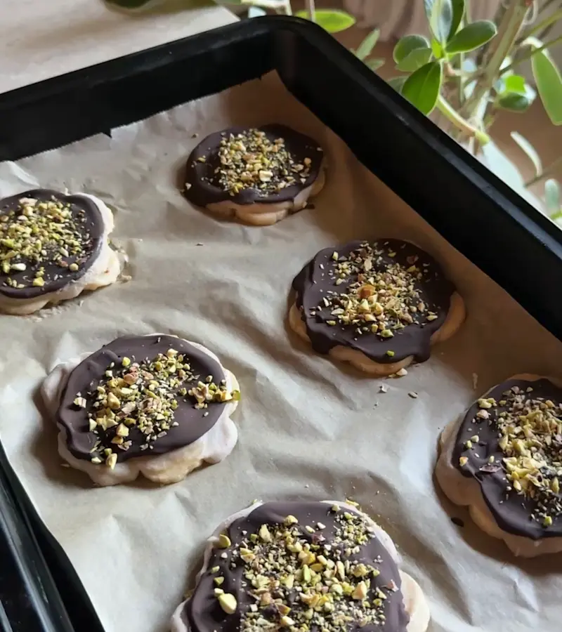 Fiorellini alla banana e cioccolato ricetta