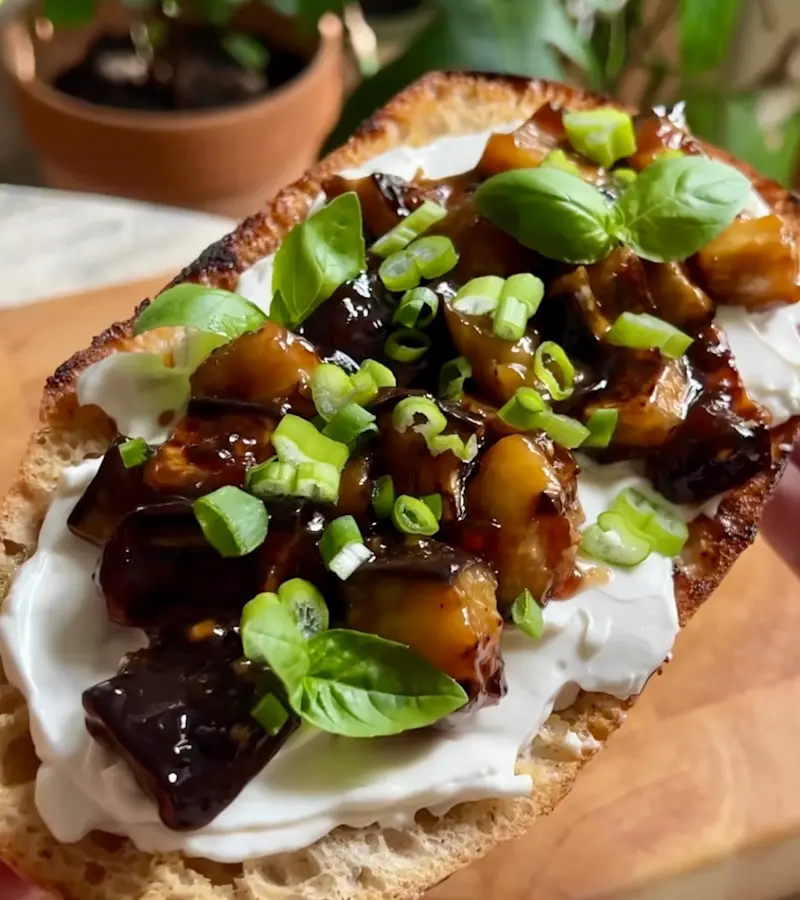 Crostone con melanzane glassate ricetta