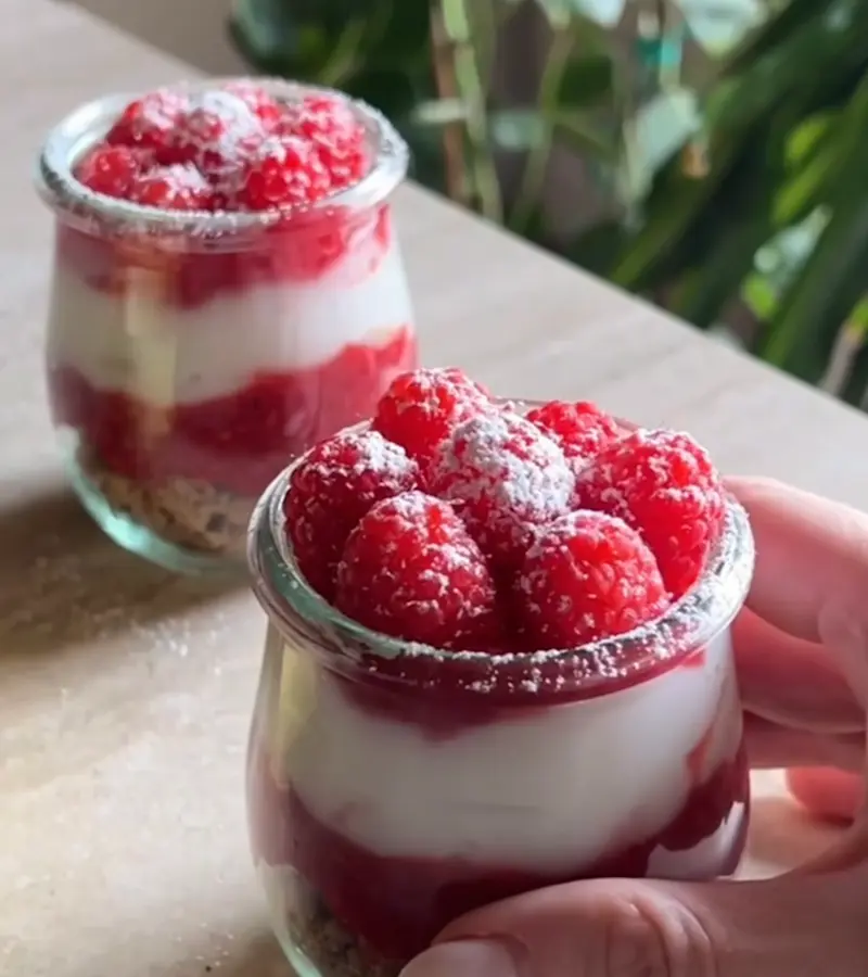 Bicchierini cocco e lamponi ricetta